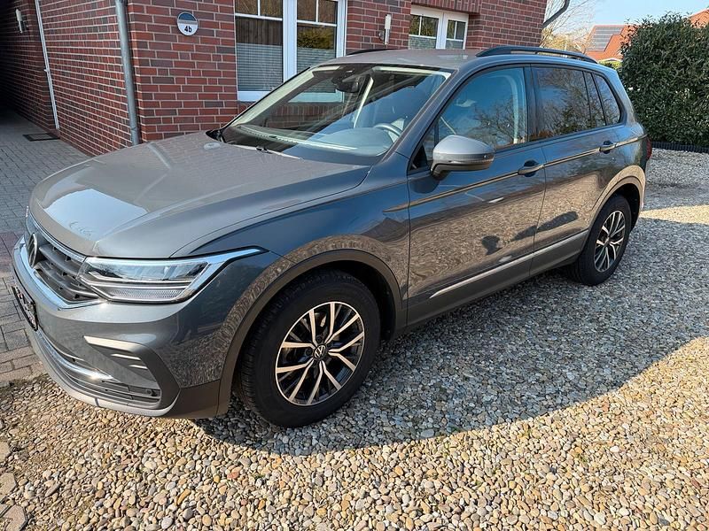 Gebraucht VW Tiguan 150 PS (110 kW) 2023 Grau SUV