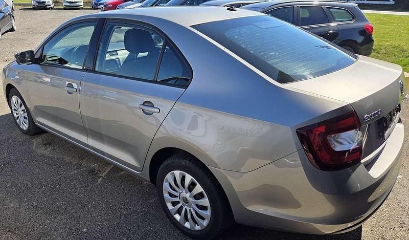 Gebraucht Skoda Rapid Active 95 PS (69 kW) 2019 Cappuccinobeige metallic Kleinwagen