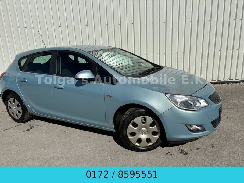 Blau Gebraucht 2010 Opel Astra Edition Limousine | 1.675 € - Bild 1/4