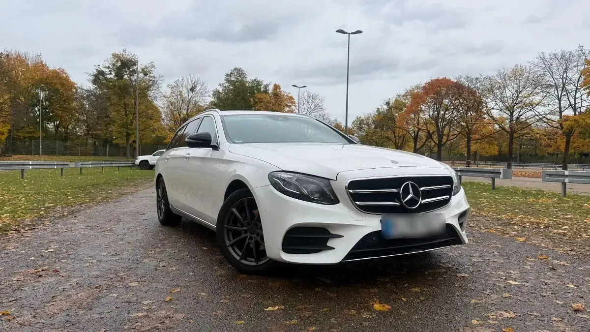 Gebraucht Mercedes E220 AMG 194 PS (142 kW) 2017 Silber Limousine