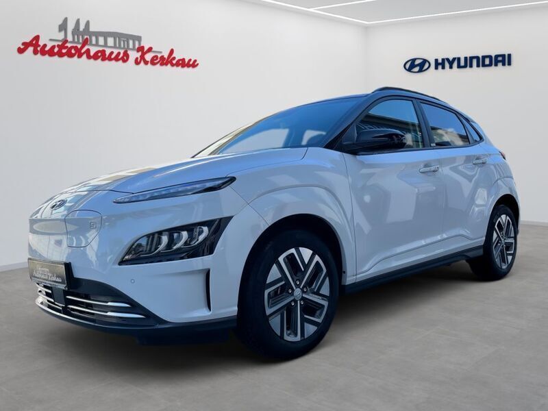 Polar white uni Gebraucht 2021 Hyundai Kona Trend SUV | 20.850 € (Etwas zu teuer) - Bild 1/4