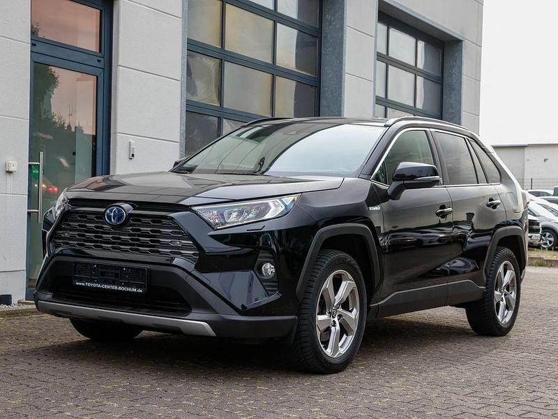 Schwarz Gebraucht 2021 Toyota RAV4 Hybrid Team SUV | 32.989 € (Fairer Preis) - Bild 1/4