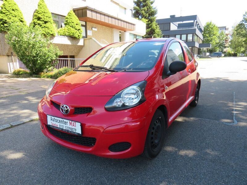 Gebraucht Toyota Aygo Basis 68 PS (50 kW) 2010 Rot Kleinwagen
