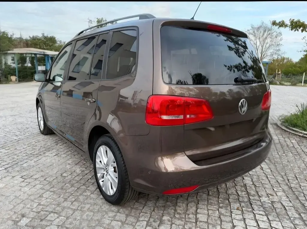 Gebraucht VW Touran Life 105 PS (77 kW) 2013 Braun Van / Kleinbus