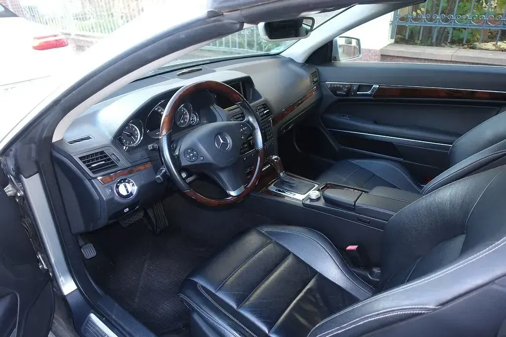 Gebraucht Mercedes E350 Avantgarde 292 PS (214 kW) 2010 Silber Cabrio