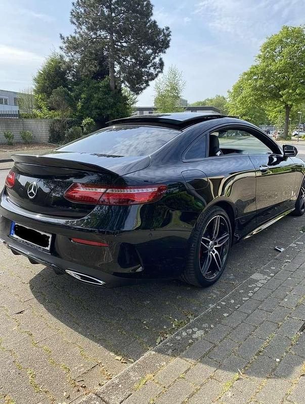 Gebraucht Mercedes E220 194 PS (142 kW) 2019 Schwarz Coupé