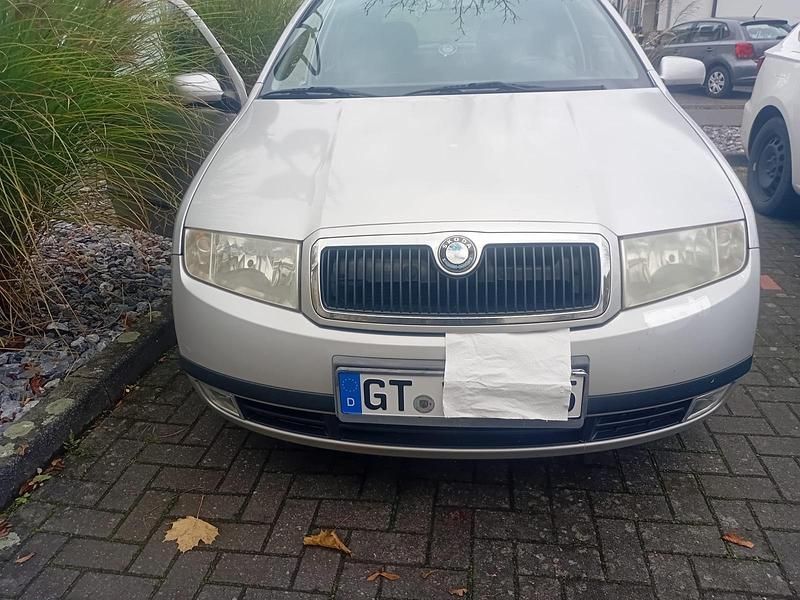 Silber Gebraucht 2003 Skoda Fabia Kleinwagen | 1.500 € - Bild 1/4