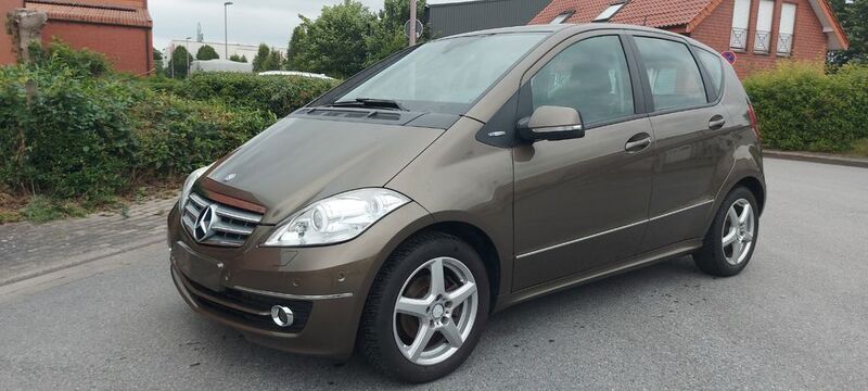 Braun Gebraucht 2009 Mercedes A180 Van / Kleinbus | 2.850 € (Guter Preis) - Bild 1/4