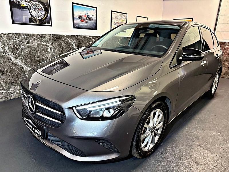 Grau Gebraucht 2022 Mercedes B250e Van / Kleinbus | 24.900 € (Guter Preis) - Bild 1/4