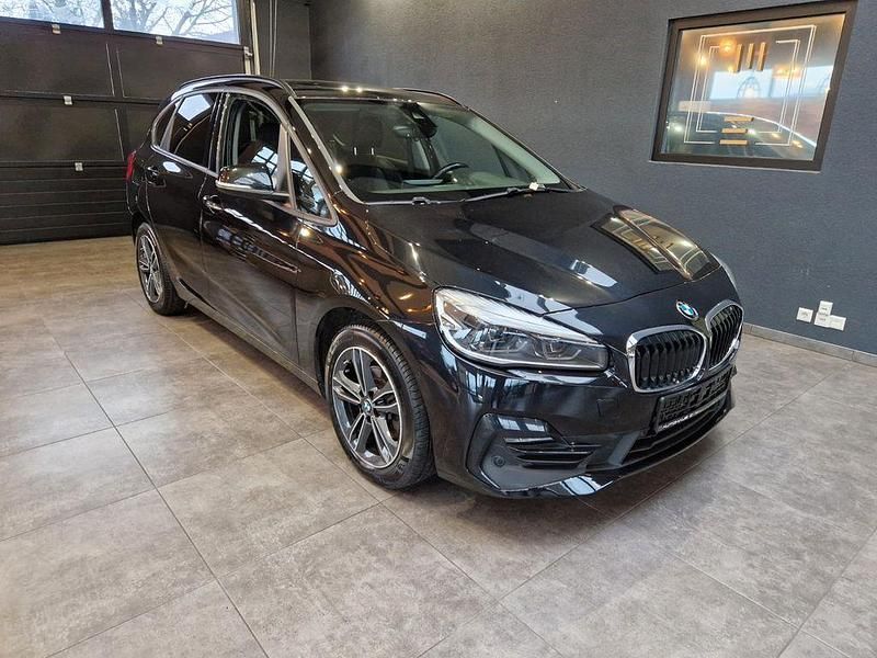 Schwarz Gebraucht 2021 BMW 218 Active Tourer Sport Line Van / Kleinbus | 16.999 € (Guter Preis) - Bild 1/2