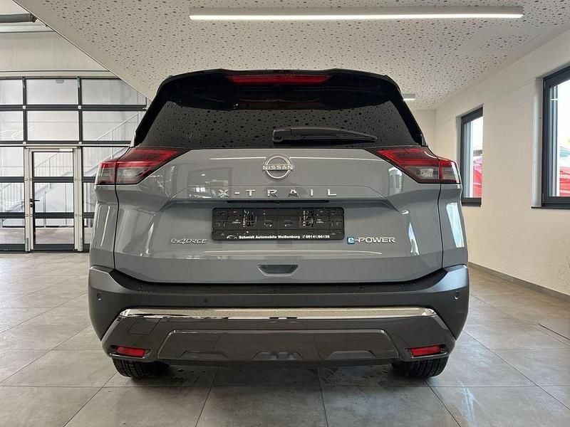 Neu Nissan X-Trail 213 PS (156 kW) 2026 Ceramic grey / dach schwarz SUV