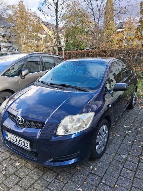 Blau Gebraucht 2010 Toyota Auris Life Limousine | 4.900 € (Guter Preis) - Bild 1/4