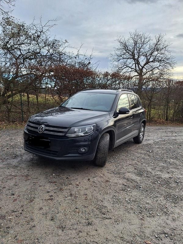 Gebraucht VW Tiguan Trendline 125 PS (91 kW) 2016 Schwarz SUV