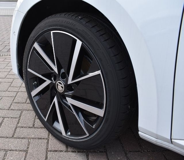 Gebraucht Skoda Superb Style 150 PS (110 kW) 2022 Weiß Kombi