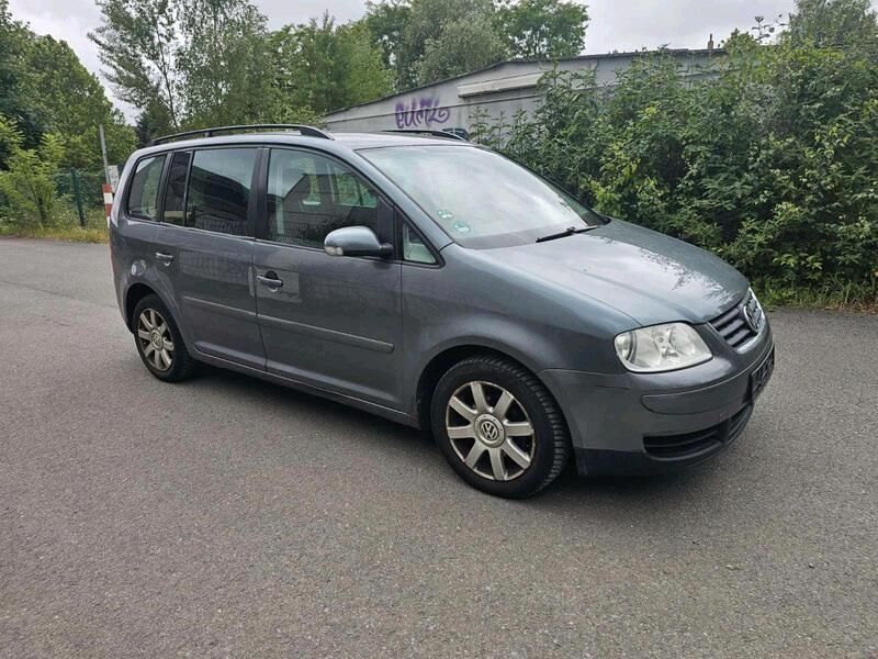 Grau Gebraucht 2005 VW Touran Van / Kleinbus | 1.000 € (Guter Preis) - Bild 1/4