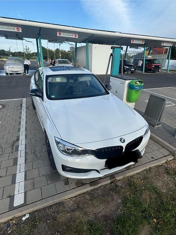 Schwarz Gebraucht 2014 BMW 330 Gran Turismo Sport Line Limousine | 22.500 € (Teuer) - Bild 1/4