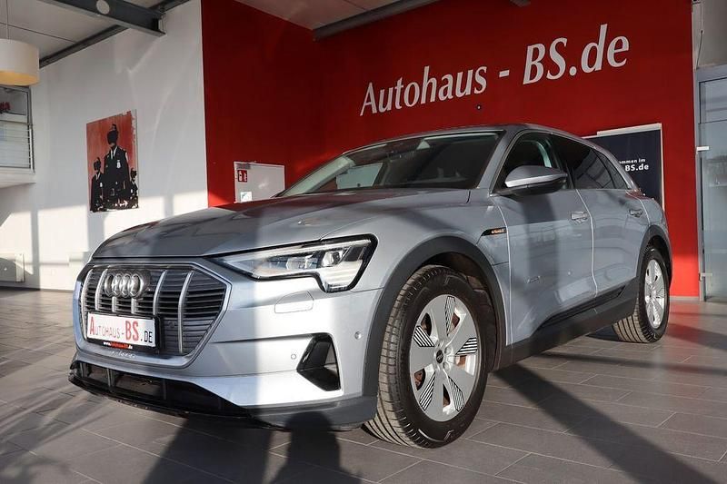 Gebraucht Audi e-tron 300 kW (408 PS) 2023 Silber SUV