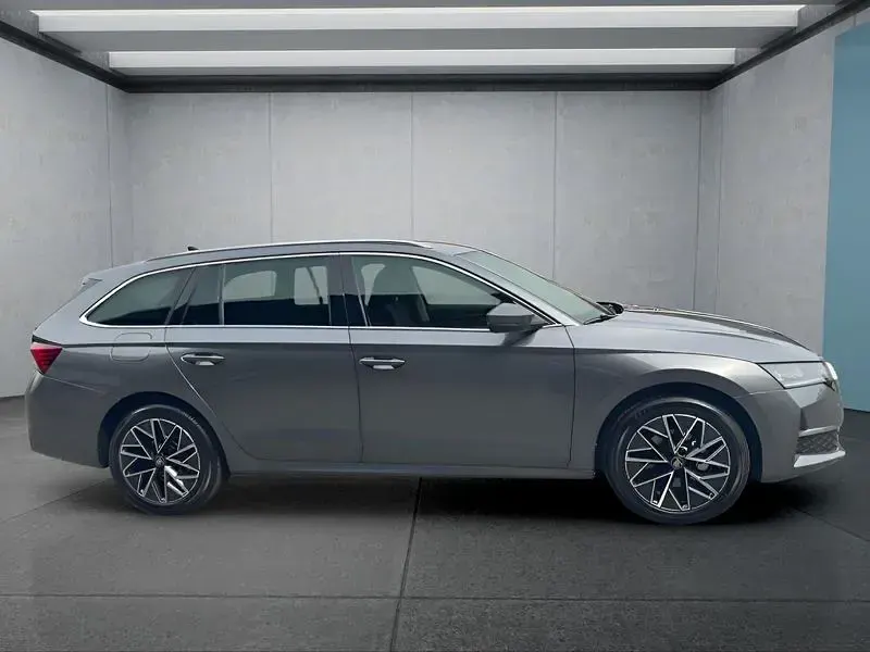 Neu Skoda Octavia 150 PS (110 kW) 2026 Grau Kombi