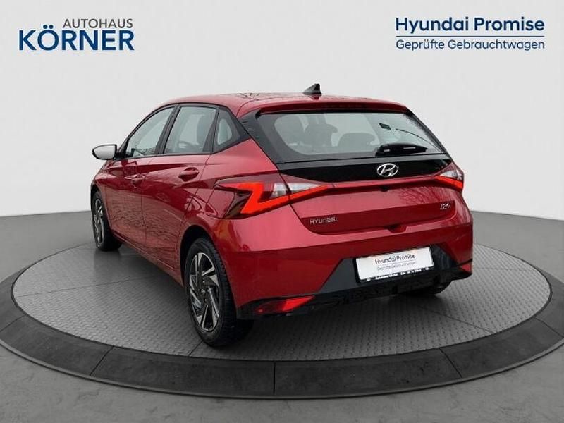 Gebraucht Hyundai i20 Trend 101 PS (74 kW) 2023 Rot Kleinwagen
