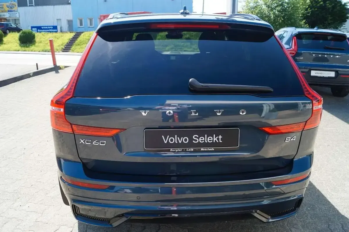 Gebraucht Volvo XC60 Plus 197 PS (144 kW) 2023 Blau SUV