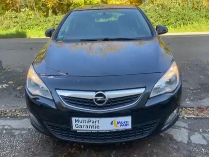 Schwarz Gebraucht 2012 Opel Astra Design Edition Limousine | 3.850 € (Guter Preis) - Bild 1/4