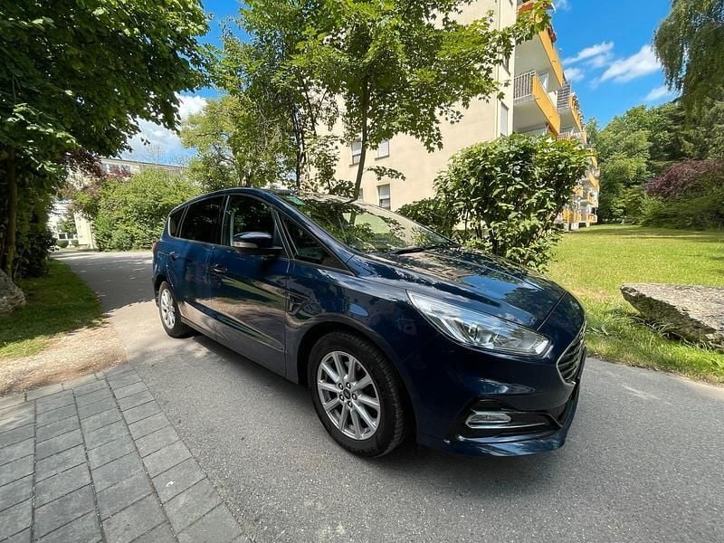 Blau Gebraucht 2020 Ford S-MAX S Van / Kleinbus | 12.220 € (Guter Preis) - Bild 1/4