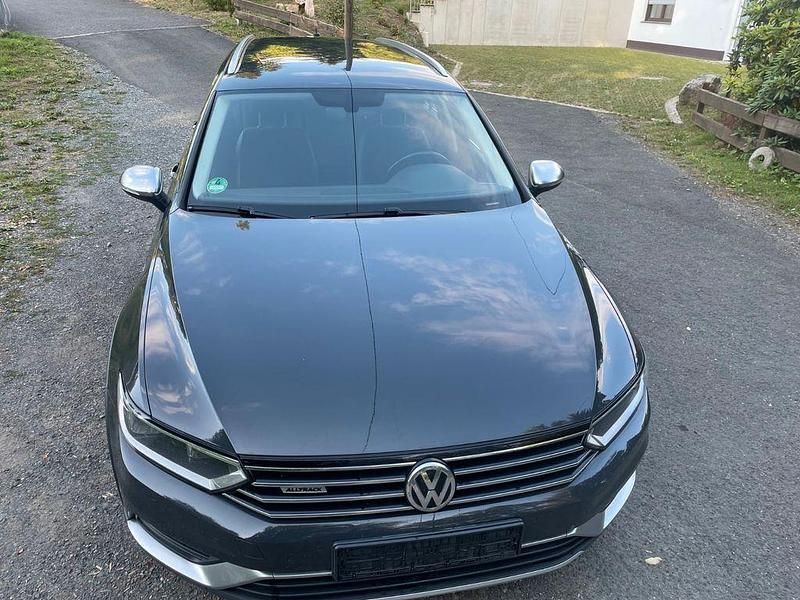 Grau Gebraucht 2017 VW Passat Alltrack Kombi | 12.500 € (Teuer) - Bild 1/4