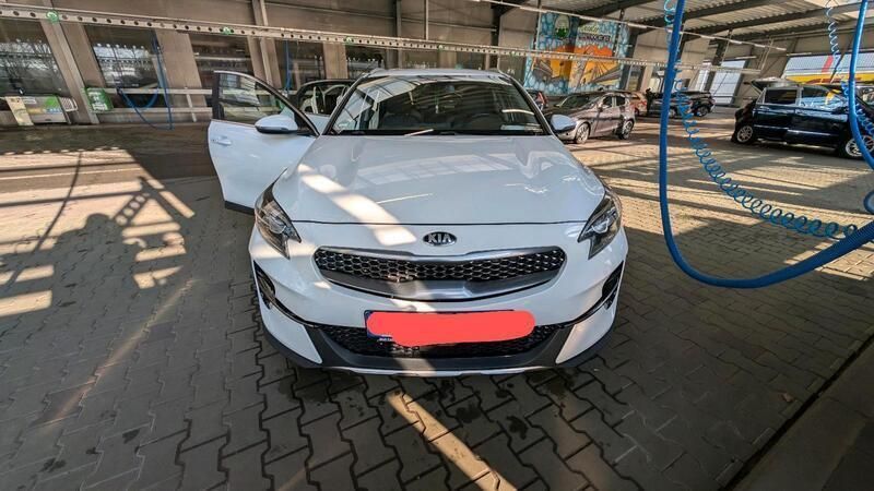Weiß Gebraucht 2019 Kia XCeed Spirit SUV | 17.000 € (Fairer Preis) - Bild 1/4