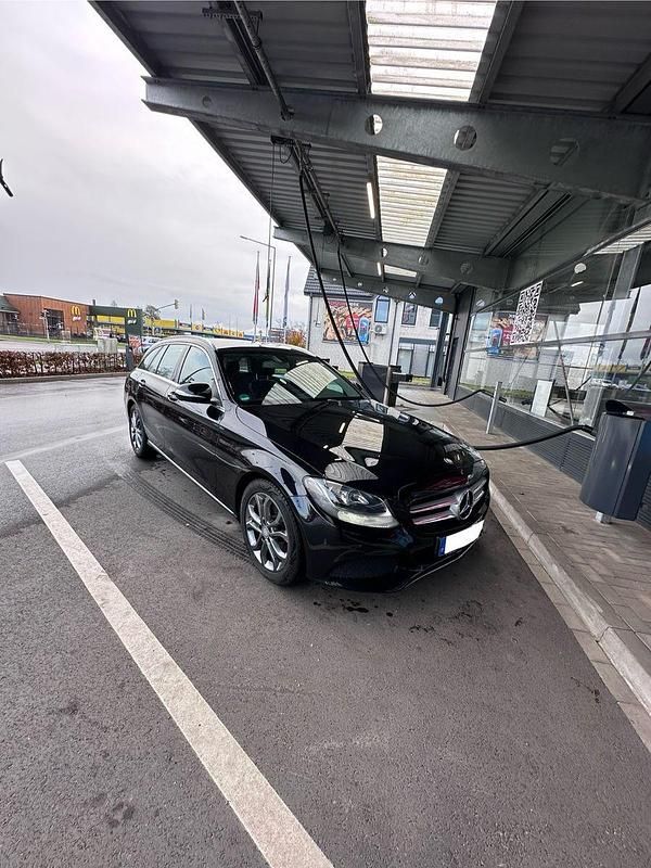Gebraucht Mercedes C200 Avantgarde 136 PS (100 kW) 2016 Schwarz Kombi
