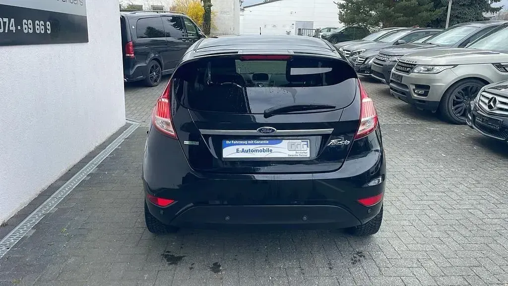 Gebraucht Ford Fiesta Titanium 125 PS (91 kW) 2016 Schwarz Kleinwagen