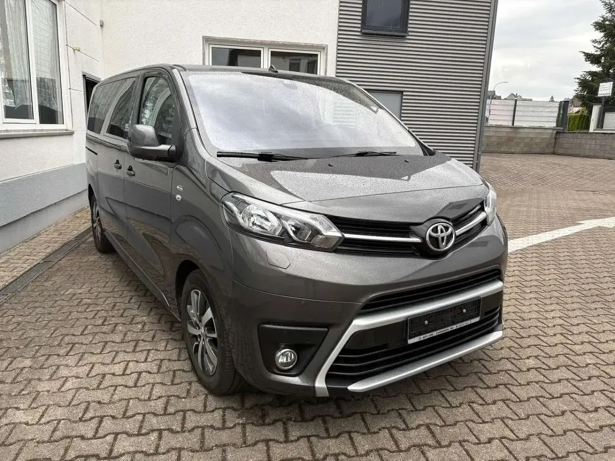 Gebraucht Toyota Proace Verso Comfort 177 PS (130 kW) 2023 Basaltgrau Kombi