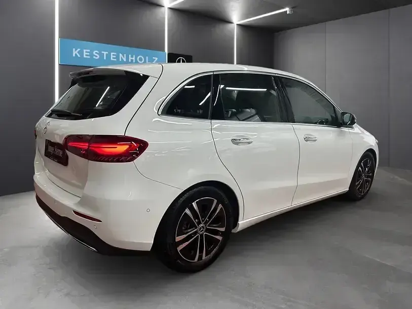 Gebraucht Mercedes B180 136 PS (100 kW) 2025 Polarweiß Van / Kleinbus