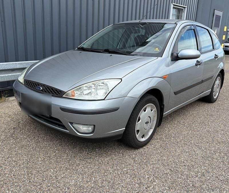 Silber Gebraucht 2004 Ford Focus Kleinwagen | 1.950 € (Fairer Preis) - Bild 1/4