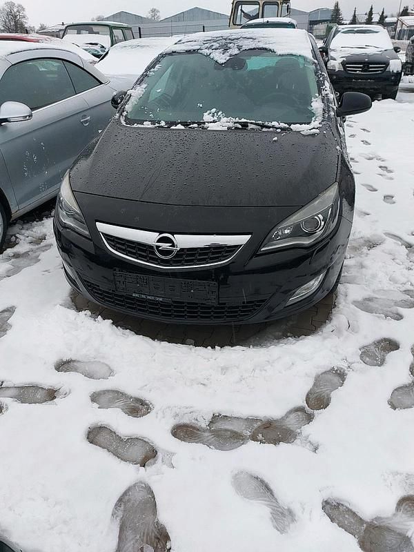 Schwarz Gebraucht 2011 Opel Astra Kombi | 2.650 € (Superpreis) - Bild 1/4