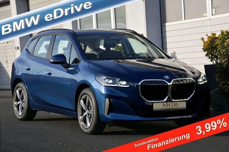Blau Gebraucht 2024 BMW 230 Van / Kleinbus | 35.890 € (Superpreis) - Bild 1/4