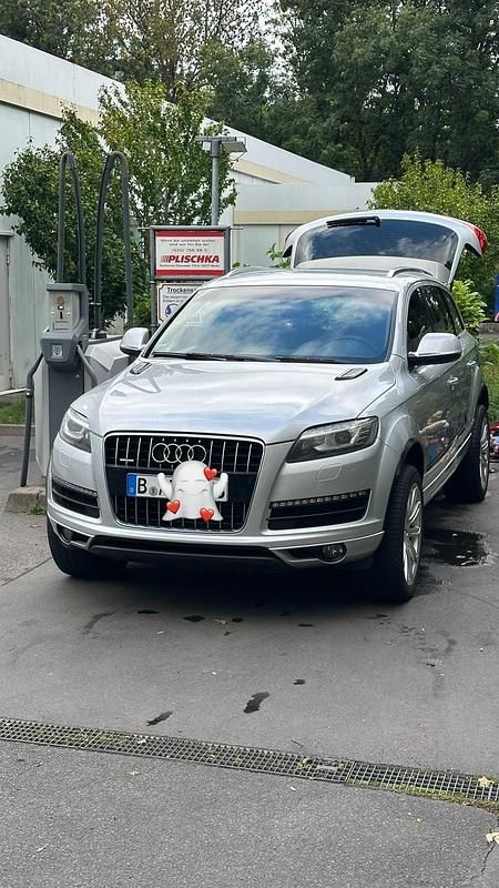 Grau Gebraucht 2010 Audi Q7 S-Line SUV | 17.200 € - Bild 1/4