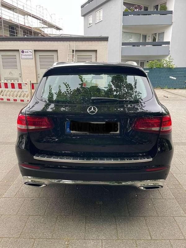 Schwarz Gebraucht 2016 Mercedes GLC220 SUV | 23.950 € (Fairer Preis) - Bild 1/4