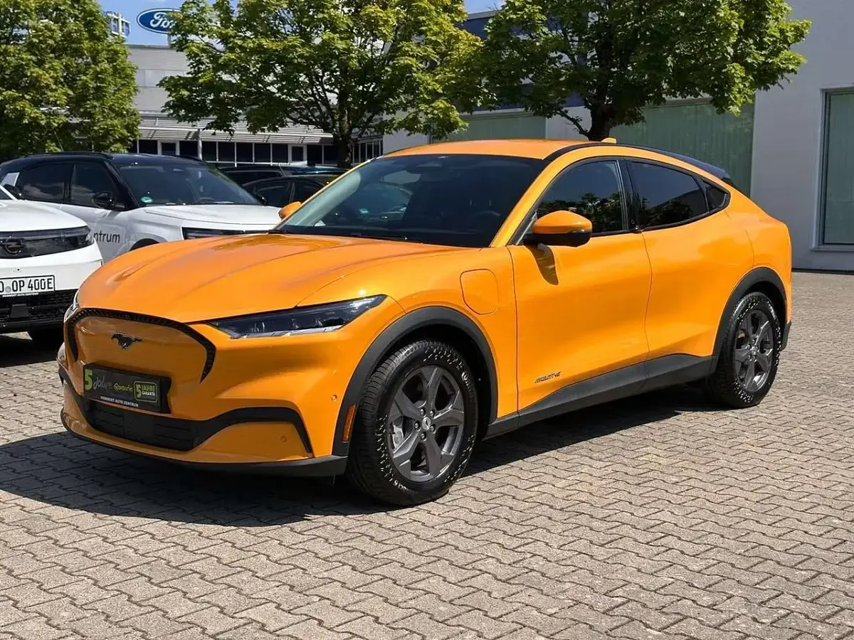 Gebraucht Ford Mustang Mach-E 197 kW (269 PS) 2023 Orange SUV