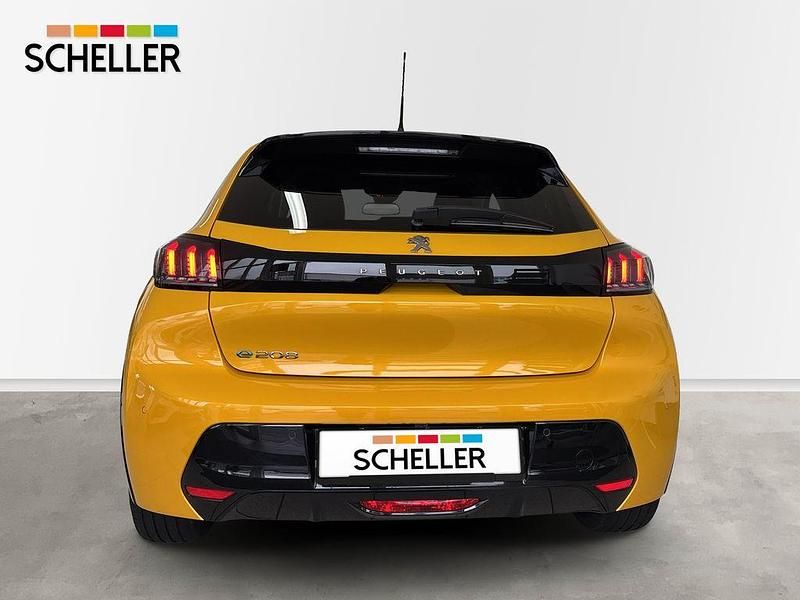 Gebraucht Peugeot e-208 Allure 100 kW (136 PS) 2023 Gelb Kleinwagen