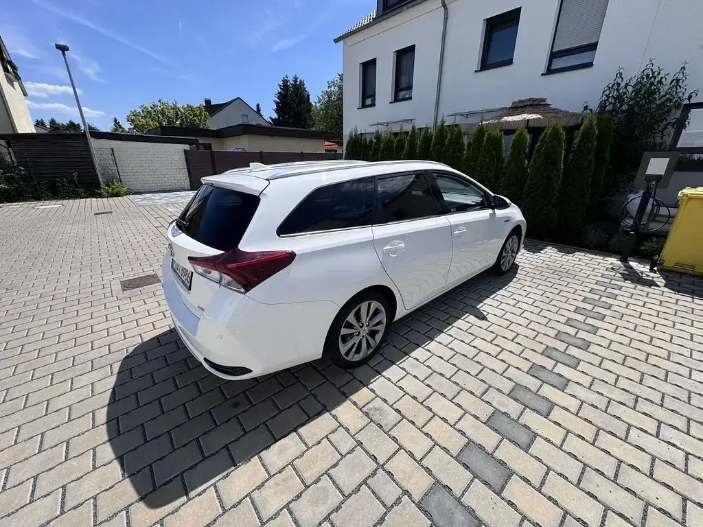 Gebraucht Toyota Auris Executive 136 PS (100 kW) 2017 Weiß Kombi