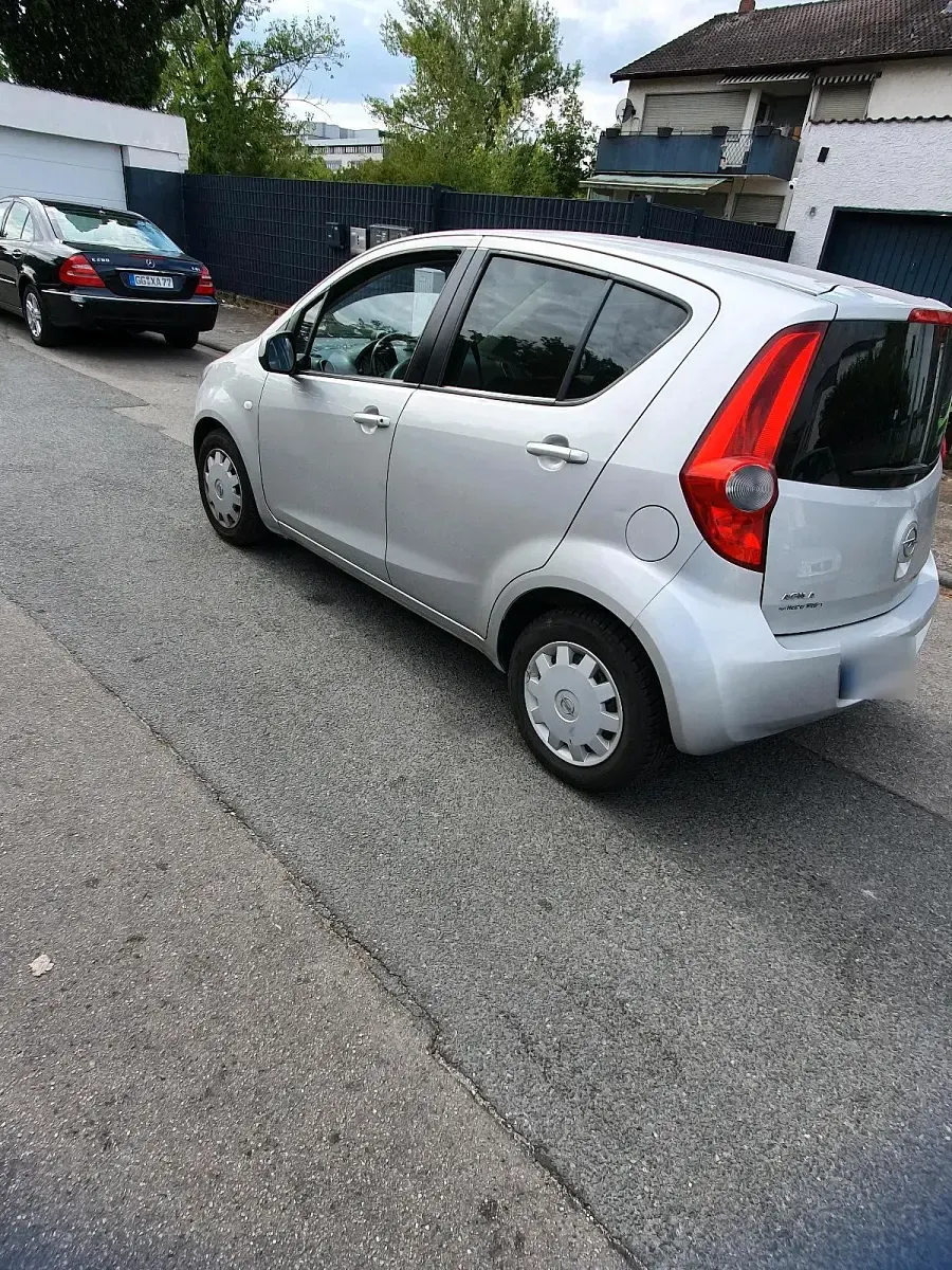 Gebraucht Opel Agila 86 PS (63 kW) 2009 Silber Kleinwagen