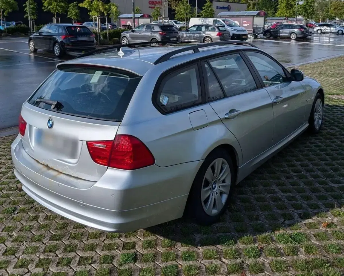 Gebraucht BMW 318 143 PS (105 kW) 2010 Silber Kombi
