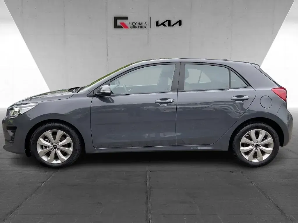 Używany Kia Rio Vision 101 KM (74 kW) 2023 Szary Sedan/Limuzyna