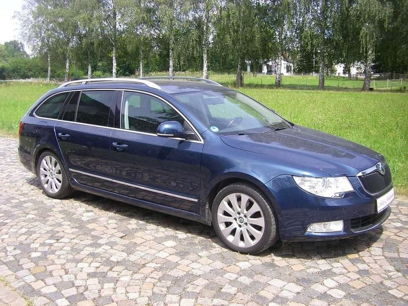 Gebraucht Skoda Superb Elegance 160 PS (117 kW) 2012 Lavablau metallic Kombi