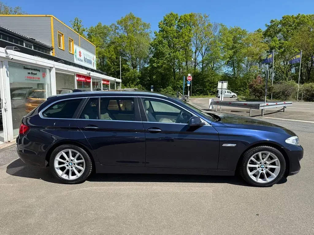 Gebraucht BMW 525 218 PS (160 kW) 2012 Blau Kombi