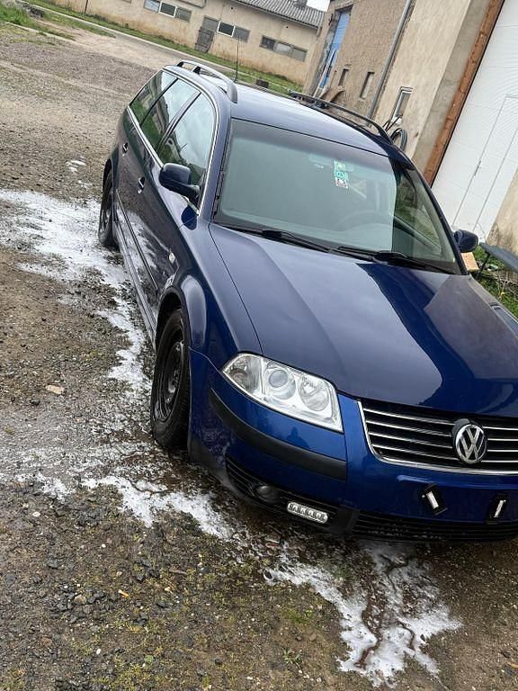 Blau Gebraucht 2001 VW Passat Basis Kombi | 1.500 € (Fairer Preis) - Bild 1/4