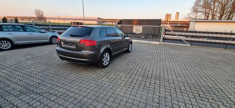 Gebraucht Audi A3 Ambiente 105 PS (77 kW) 2011 Grau Kleinwagen