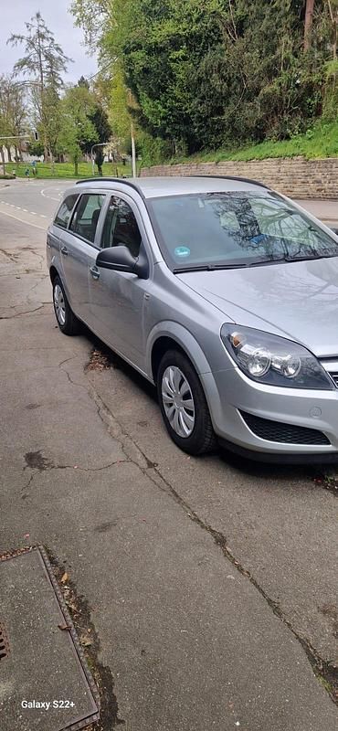 Gebraucht Opel Astra 90 PS (66 kW) 2010 Grau Kombi