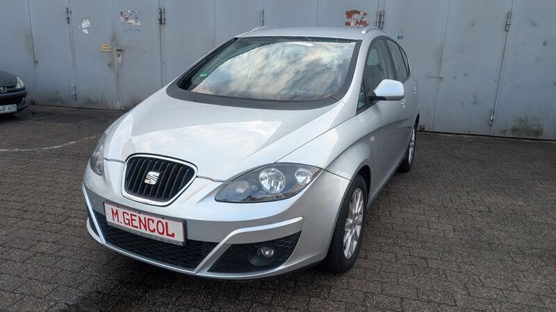 Silber Gebraucht 2011 Seat Altea XL Stylance Van / Kleinbus | 7.950 € (Teuer) - Bild 1/4