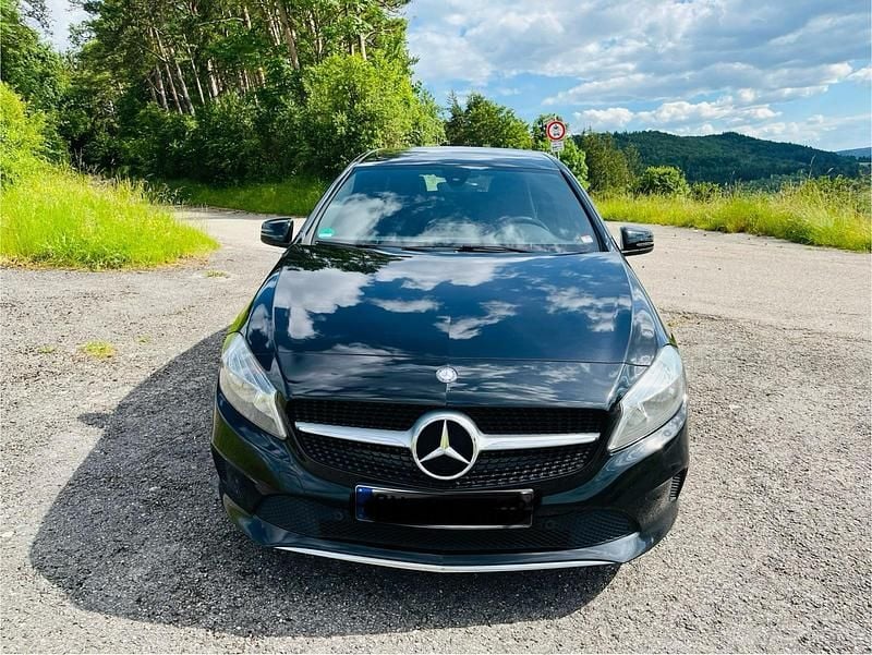Schwarz Gebraucht 2016 Mercedes A180 Limousine | 11.500 € (Guter Preis) - Bild 1/4